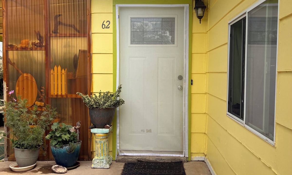 Tyrone Other | Cozy getaway. 1-bedroom, private bath in cheery country home.
