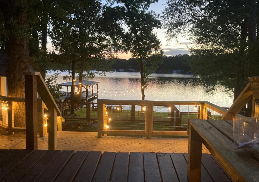 Mineola House | Cozy Lakehouse