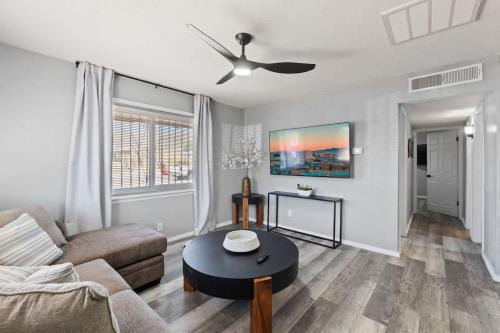 Biggs Field Apartment | Cozy Modern Retreat 2BR 1BA Near Fort Bliss