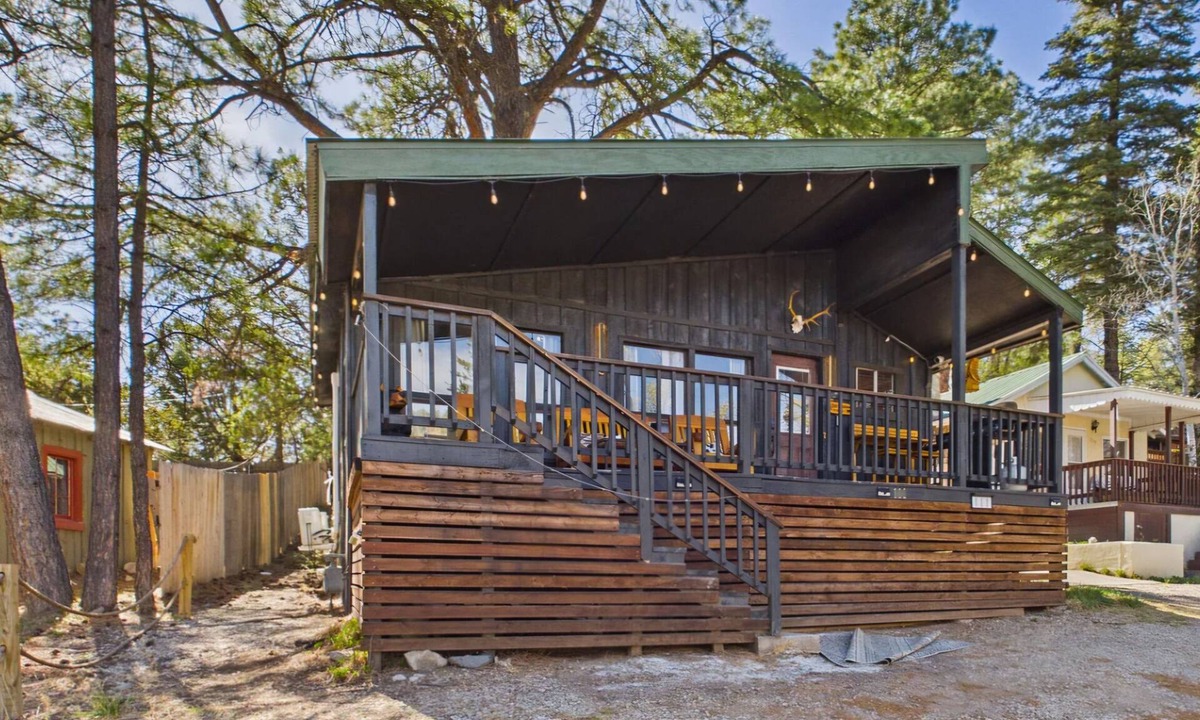 Ruidoso Cabin | Cozy mountain cabin A/C+hot tub+1 min to Midtown downtown in Ruidoso New Mexico.