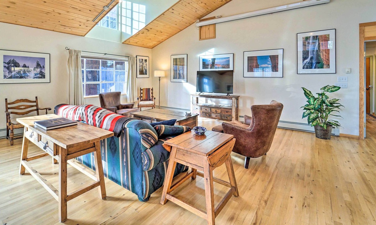 Lewis House | Cozy Mountain Retreat: Steps to Dolores River
