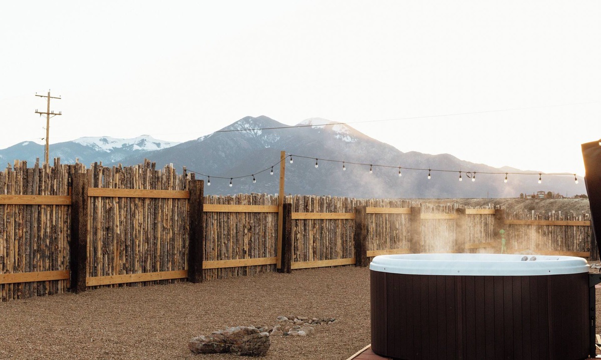 Taos House | Cozy, Mtn Views, Hot Tub, Fire Pit, Enclosed Yard