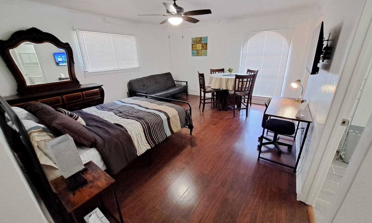 The Colony Apartment | Cozy & Private StudioApt @northDFW - The Colony Long Stays Welcome! Up to 30%off