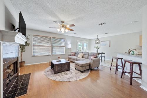 Cat Hollow House | Cozy Round Rock Retreat 3BR Home Near Austin