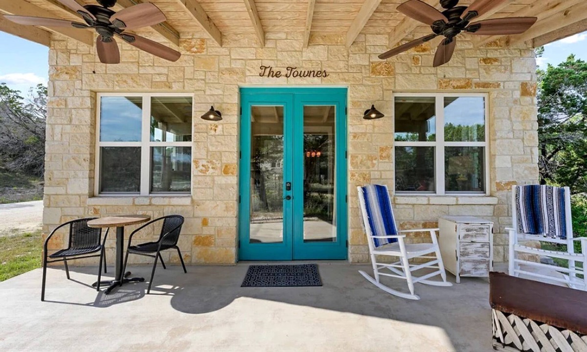 Dripping Springs Cottage | Cozy Spacious Studio Cottage for a Peaceful Romantic Escape to Texas Hill Country near Dripping Springs, Texas