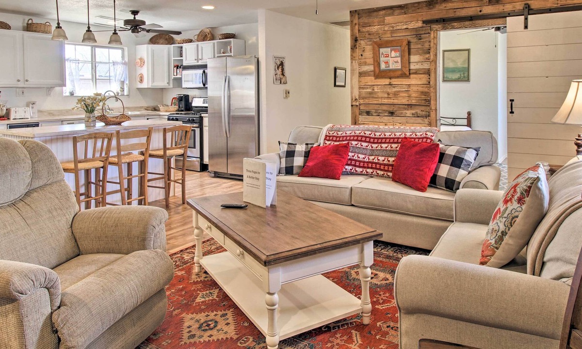 Taylor House | Cozy Taylor Home w/ Fireplace - Hiking Nearby