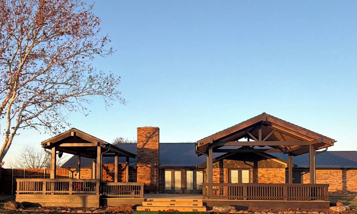 Valley View House | Cozy three-bedroom farmhouse with 2 full baths and large covered deck/hot tub.