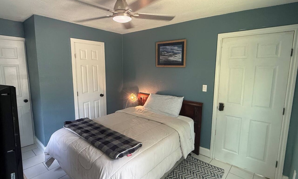 Clute Bed & Breakfast | Creekside Private Room & Bathroom Fishing Peaceful Retreat