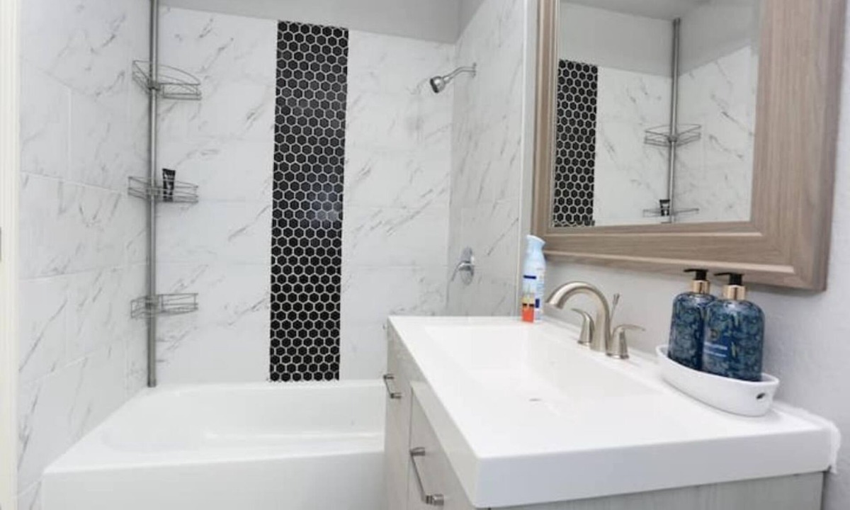 Northwest Los Angeles Heights House | Cute Home close to Downtown, The Quarry and more!