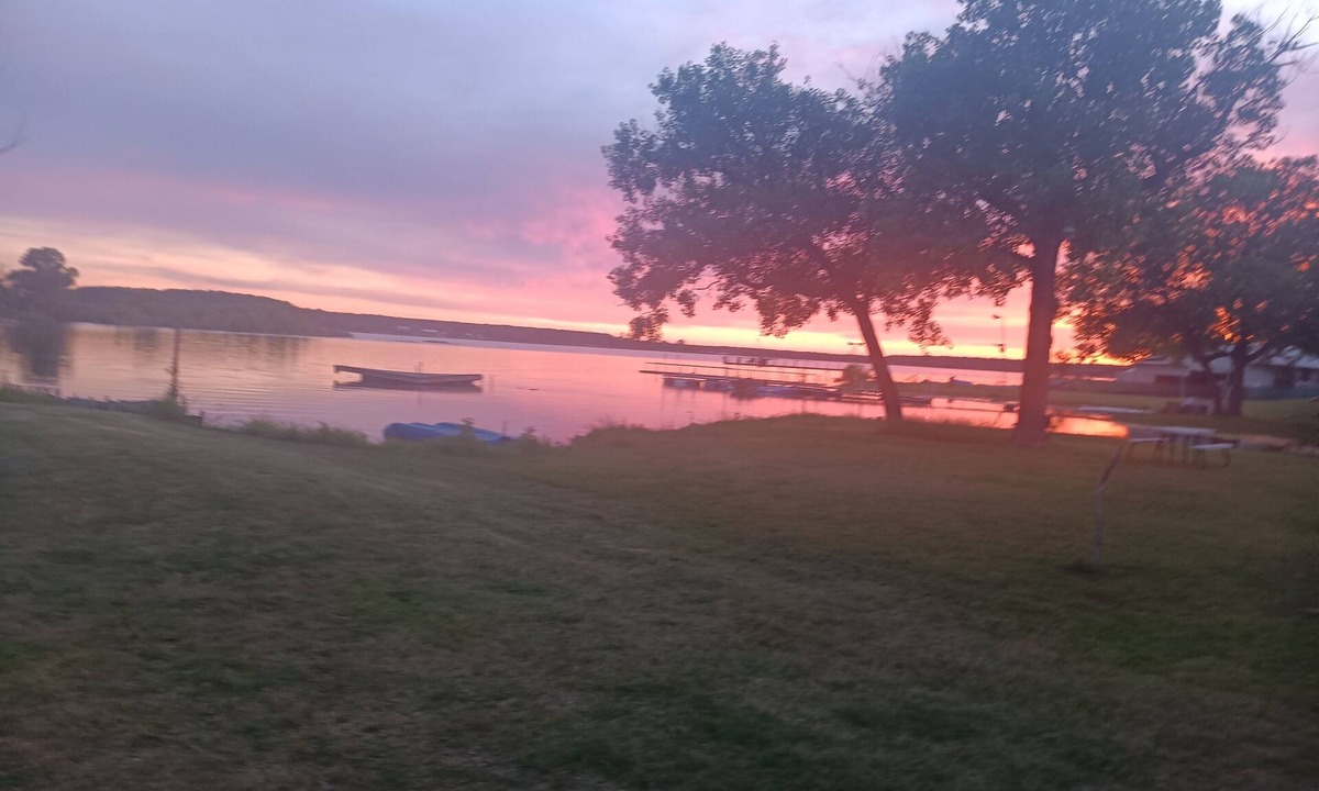 Eastland Cabin | Cute little 1 bedroom cabin on lake Lake Leon in Eastlake, Tx.