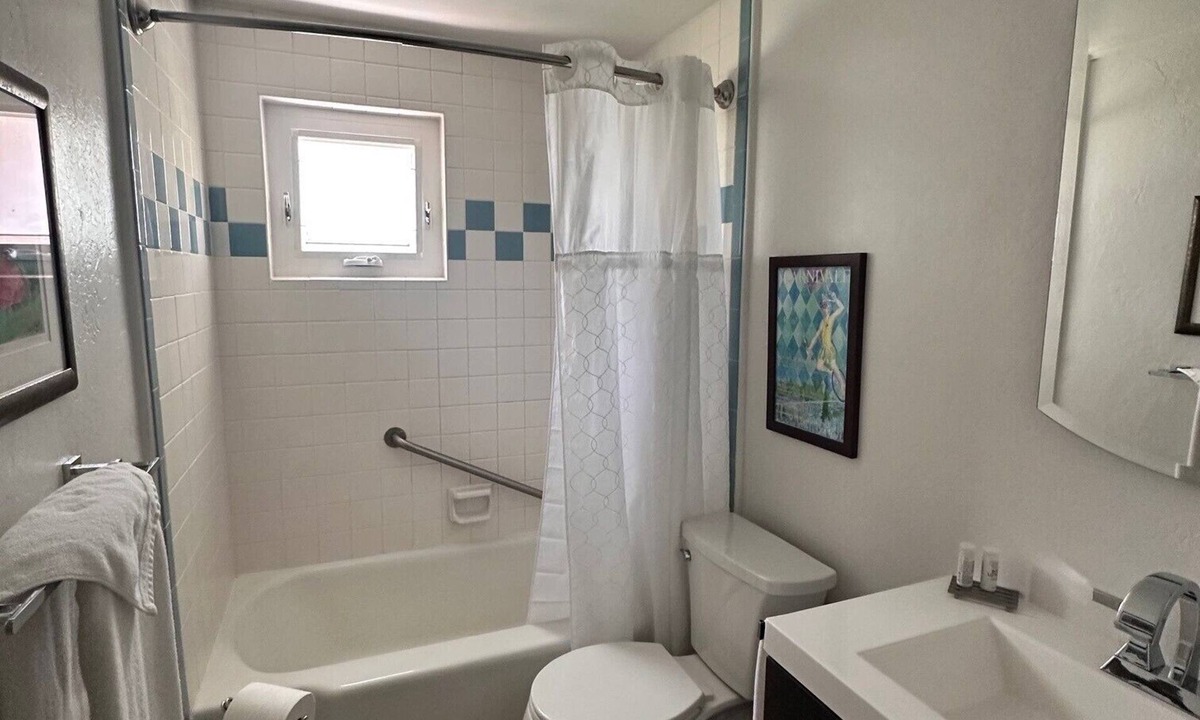 Tyrone House | Cute Totally Remodeled Casita in the Heart of Town