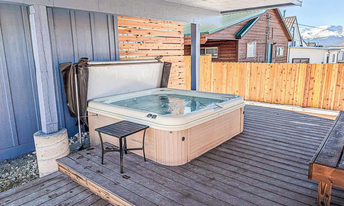 Leadville North House | Dairy Flat 2BR — Hot Tub, Fenced Dog Yard, Walk to Downtown Leadville