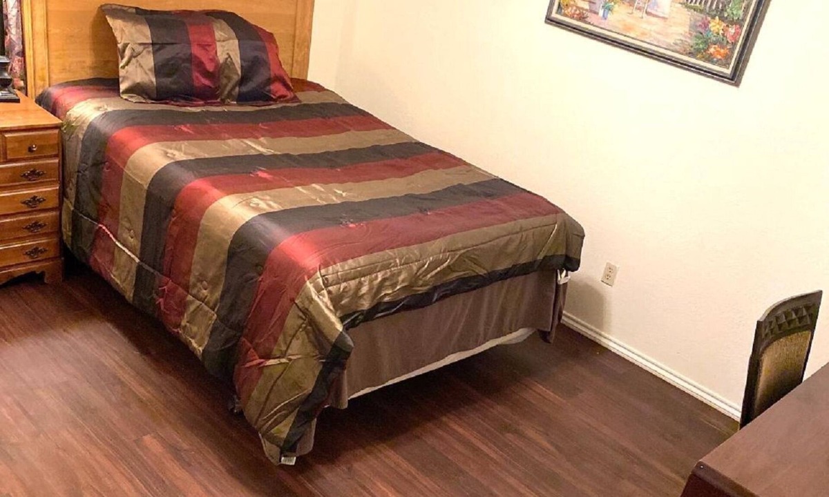 Far North Dallas House | Dallas TX. Big discount private bedroom, Queen bed high Wi-Fi, TV. share kitchen