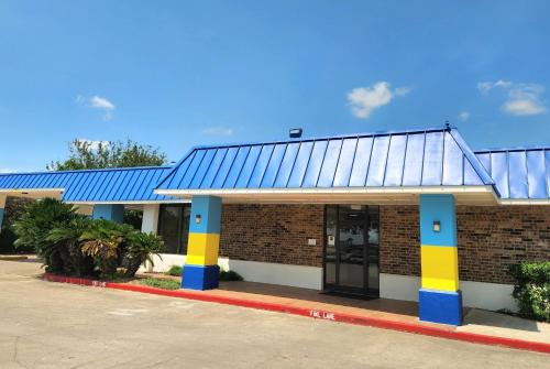 Seguin Hotel | Days Inn by Wyndham Seguin TX