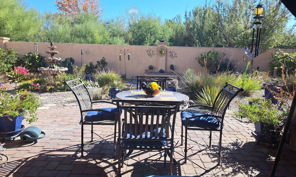 Entrada Bonita House | Deirdre's Desert Garden Home