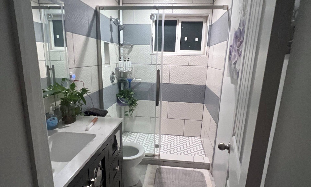 Carlsbad House | Delightful 2-bedroom house with AC in sunny Carlsbad and river view.