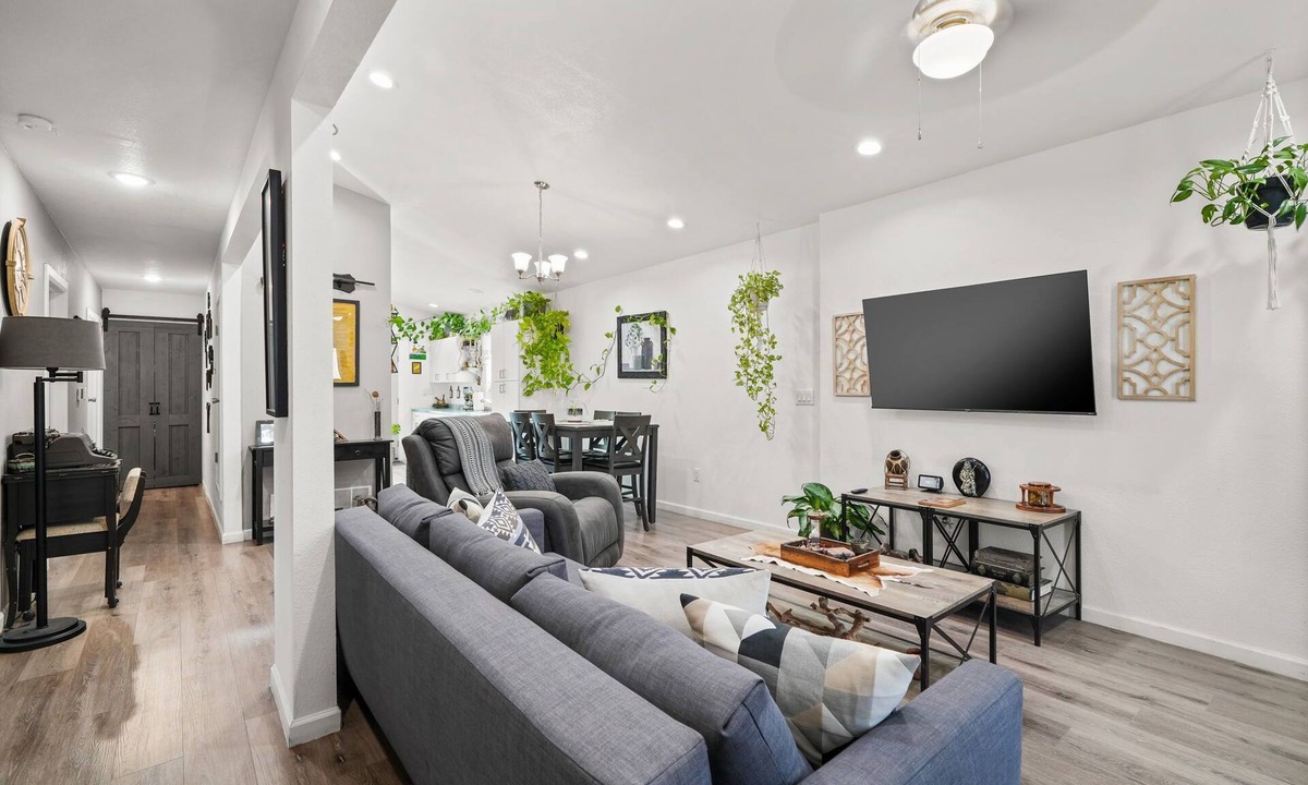 El Paso House | Discover your home away from home in this family-friendly 2BR/2.5BA El Paso house featuring a private fenced garden, covered patio, dedicated gym with BioFlex machine, and office with printer. Please note, this home has evaporative cooling (swamp