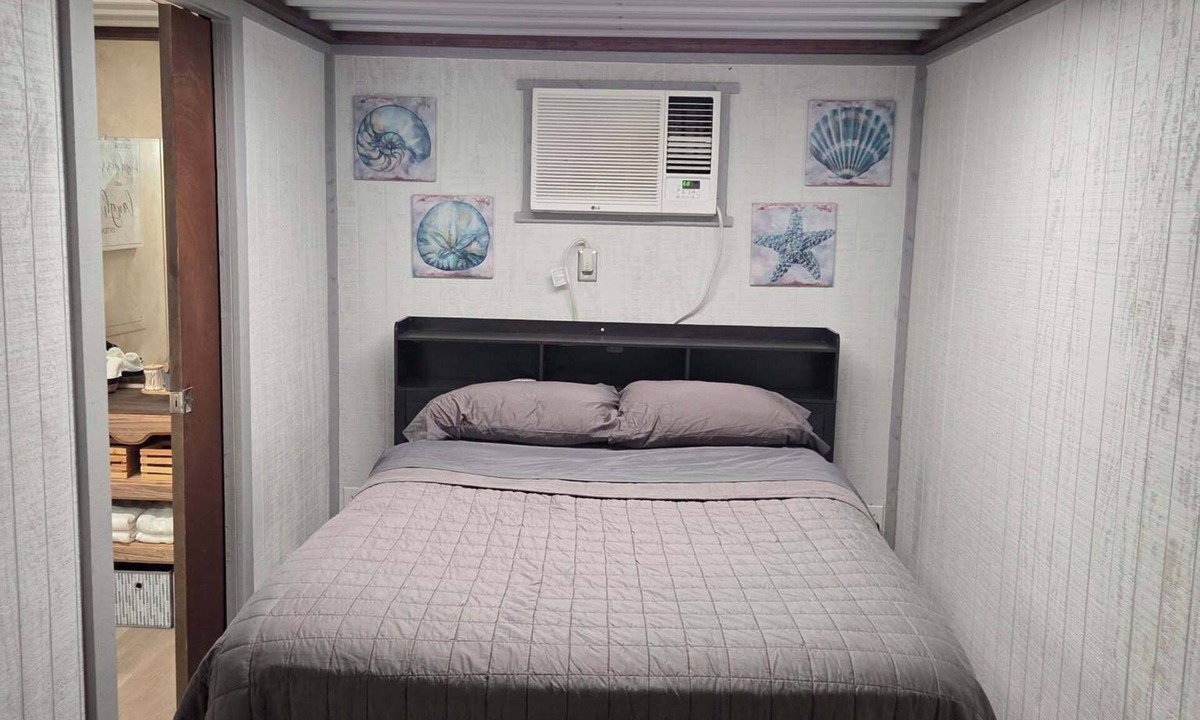 Fayette County Cabin | Dodo's Place on 22 acres outside of Smithville, TX