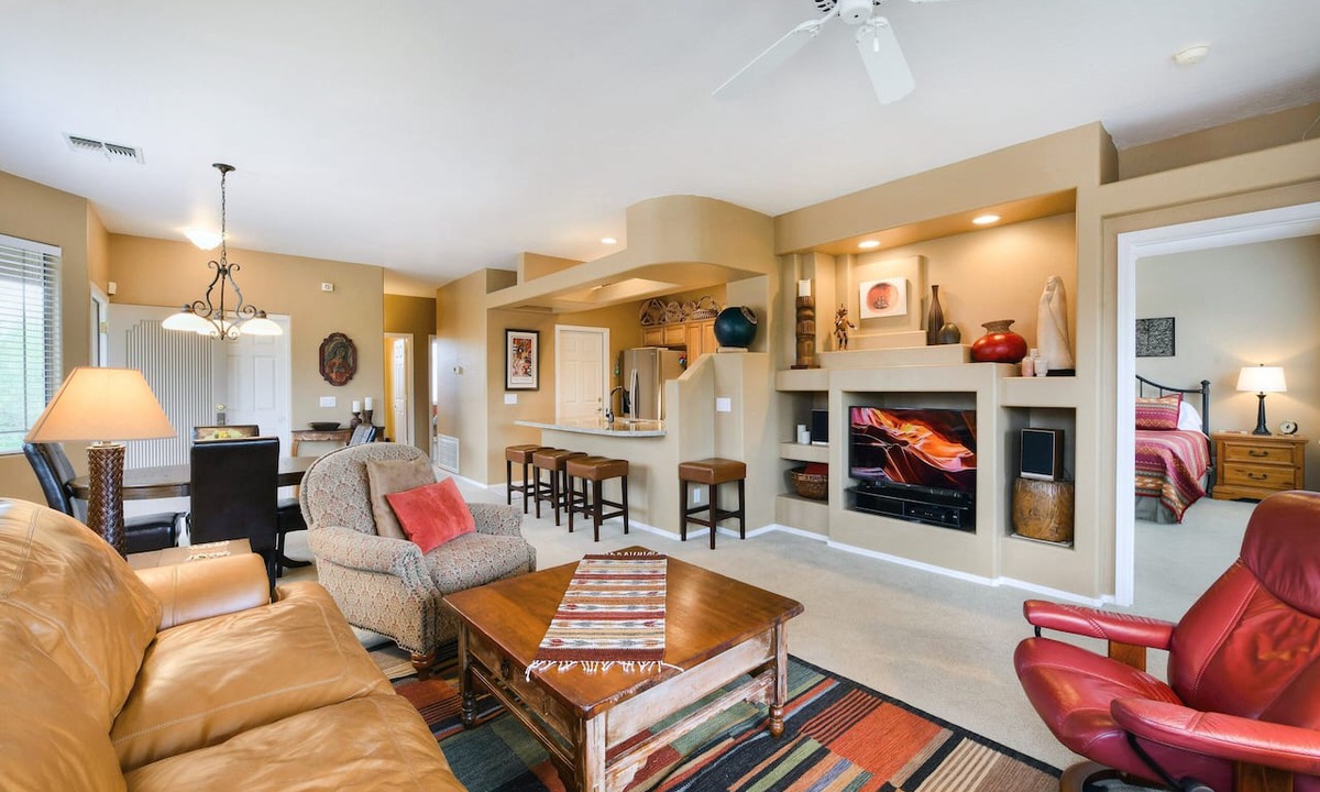 Rancho Vistoso Condo | Dog-friendly condo close to hiking with outdoor pool, hot tub & fitness room
