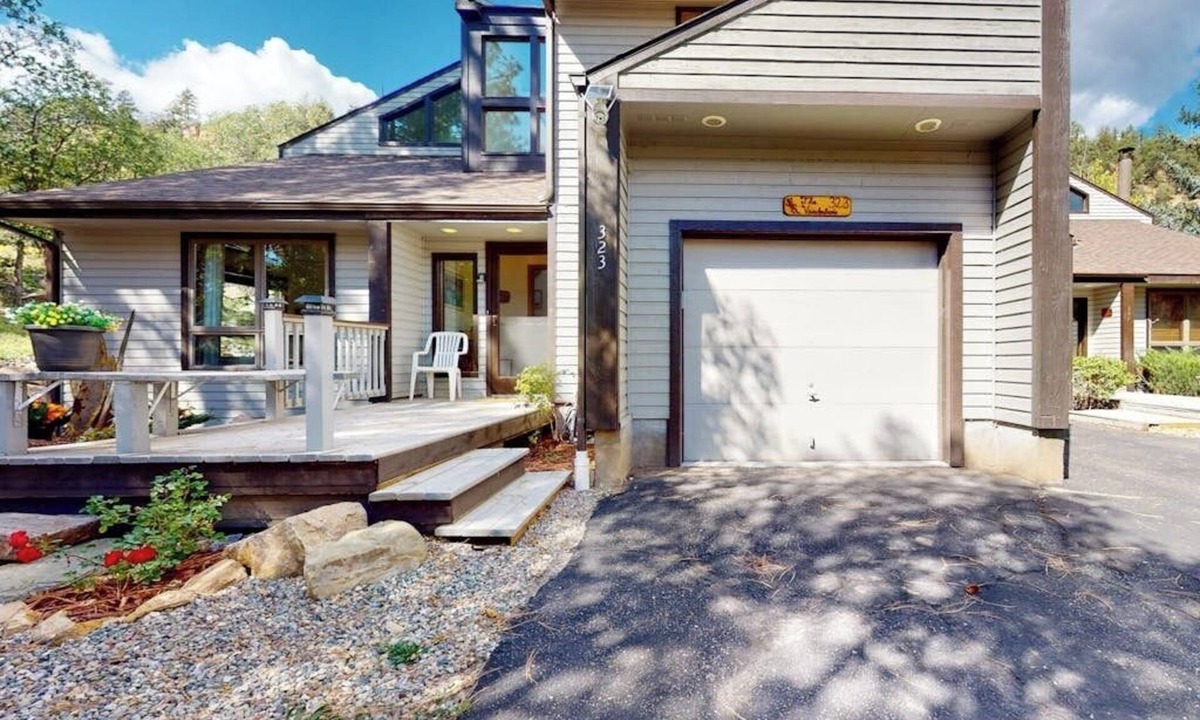 Durango House | Dog-friendly townhome with mountain view, fireplace, patio, grill & W/D