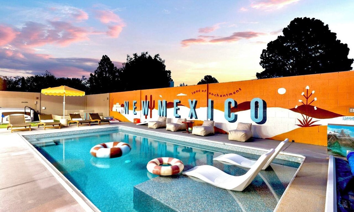 Taylor Ranch House | Dream Escape! Heated Pool, Hot Tub, Game Room, Golf, Outdoor Paradise! Sleeps 14
