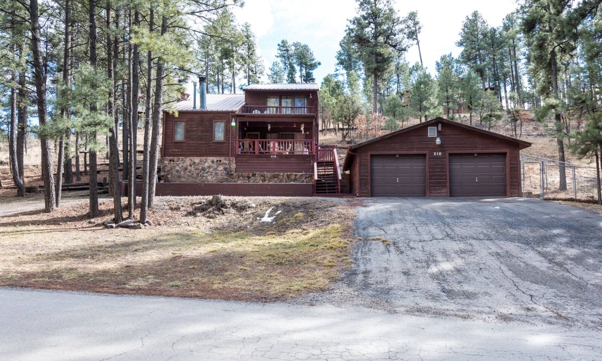 Ruidoso Cabin | DreamCatcher | Pet Friendly + Fenced Yard