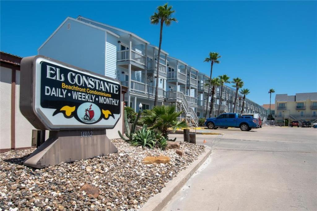 Corpus Christi House | El Constante 105