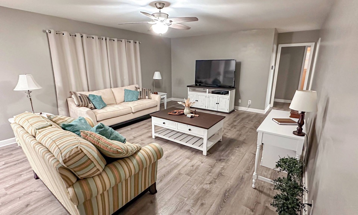 Gainesville House | Enjoy farmhouse charm in this 4-bedroom, 2-bath ranch retreat just minutes from downtown Gainesville, the Frank Buck Zoo, and local parks. Sleeping up to 10, it’s perfect for families or group getaways, offering a bright open layout and cozy country