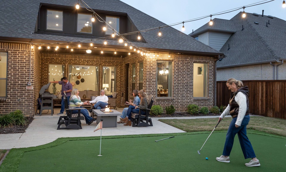 Arlington House | Entertainment District: Game Room Hot Tub Mini Golf 4 Full Bath Walk to Stadiums