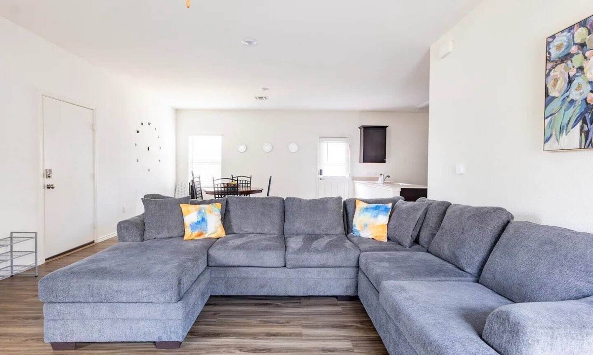 Austin House | ENTIRE HOME | 3BR WFH Hub | Fast 300 Mbps Wi-Fi | Near SoCo
