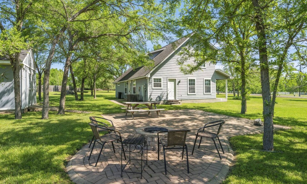 Forest Lakes House | Escape to a peaceful country retreat just minutes from College Station
