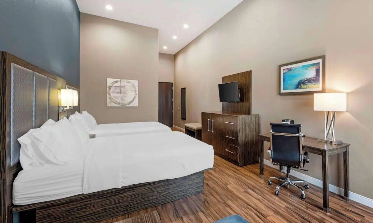 Pflugerville Hotel | Escape to a Tranquil Room Near Lake Pflugerville - 3.5 miles | Free Breakfast