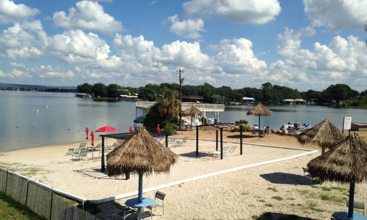 Granite Shoals Condo | Escape to my Tropical Gem on Lake LBJ! Welcome Winter Texans !Beach,2 Pools!