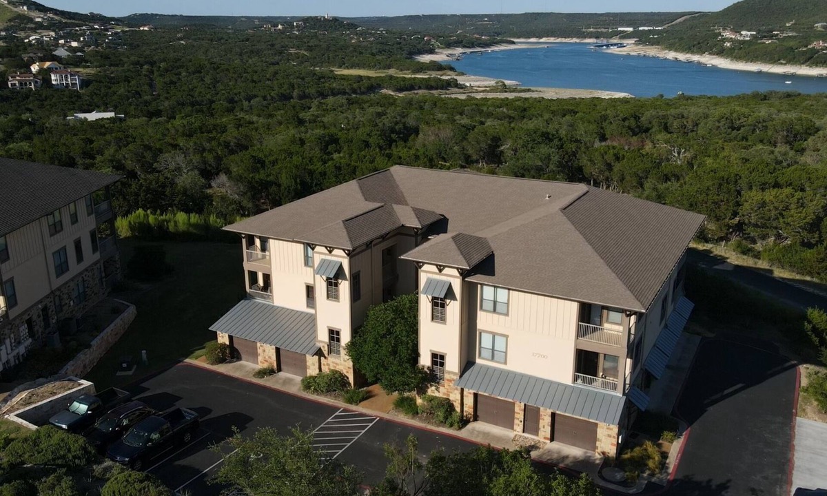 Jonestown Condo | Escape To The Hollows on Lake Travis with golf cart provided