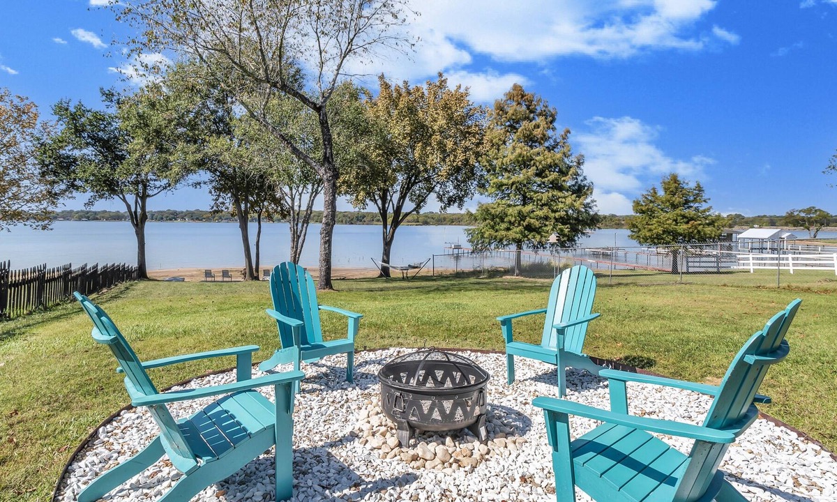 Cedar Creek Reservoir House | Escape to the Lake w/all the Comforts of Home