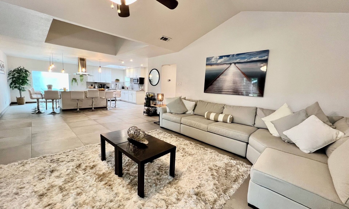 North San Antonio - SAT House | Exceptional Family Home for 7 in San Antonio