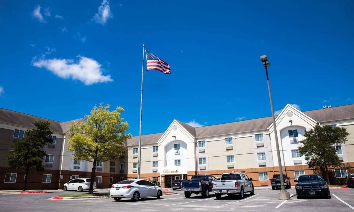 East Congress Apartment | Experience Austin's Famous 6th Street! Full Kitchen, Pet-friendly Property!