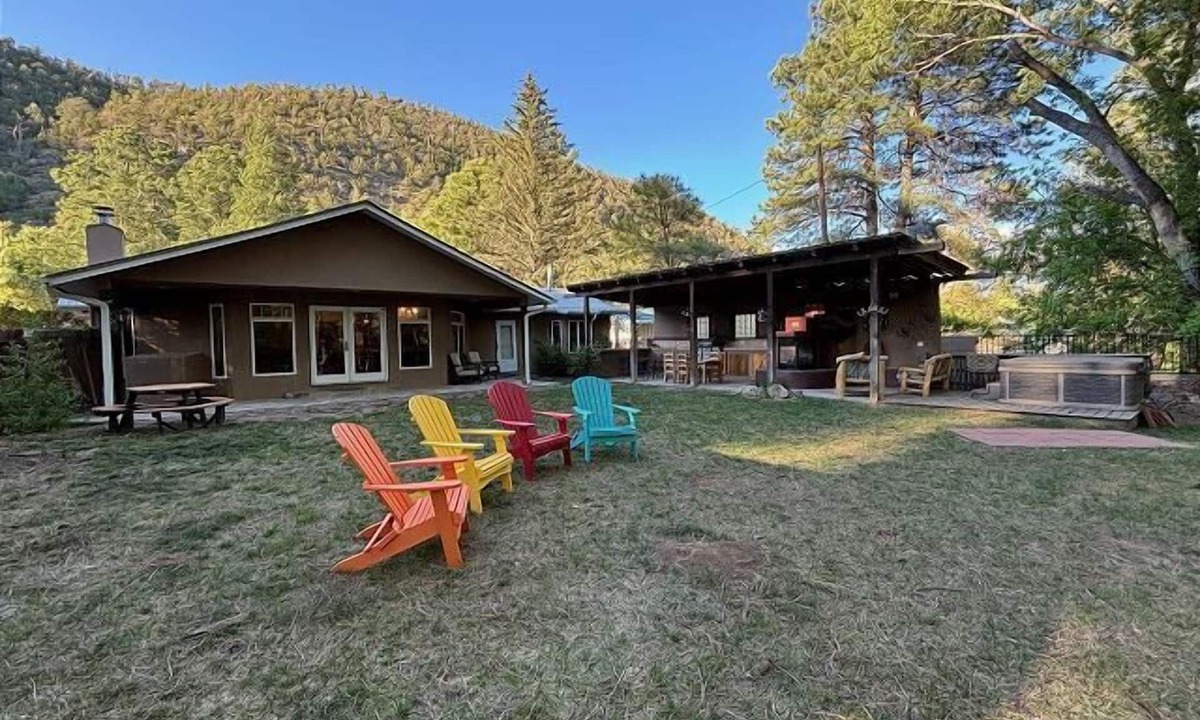 Ruidoso House | Experience Luxury and Entertainment at Riverside Retreat