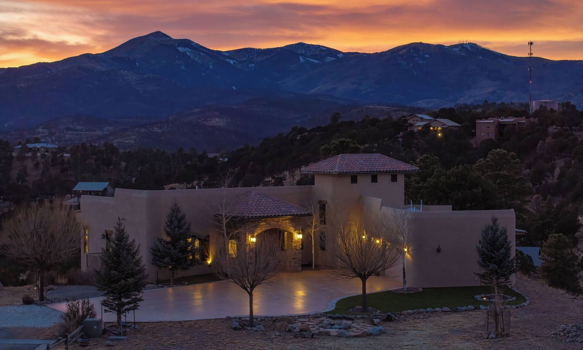 Ruidoso House | Experience Ruidoso from the top, 360 views,private pickleball, hot tub