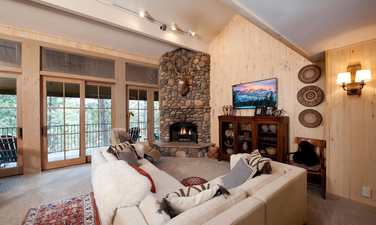 Purgatory House | Exquisite Links & Mountain Retreat | AC, Pool, Hot Tub, Golf & Ski