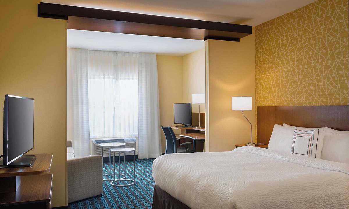 West Dallas Hotel | Fairfield Inn & Suites Dallas West/i-30