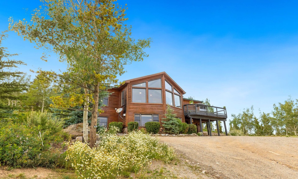 Hartsel Cabin | Fairplay ranch estate — 5BR, hot tub, game room