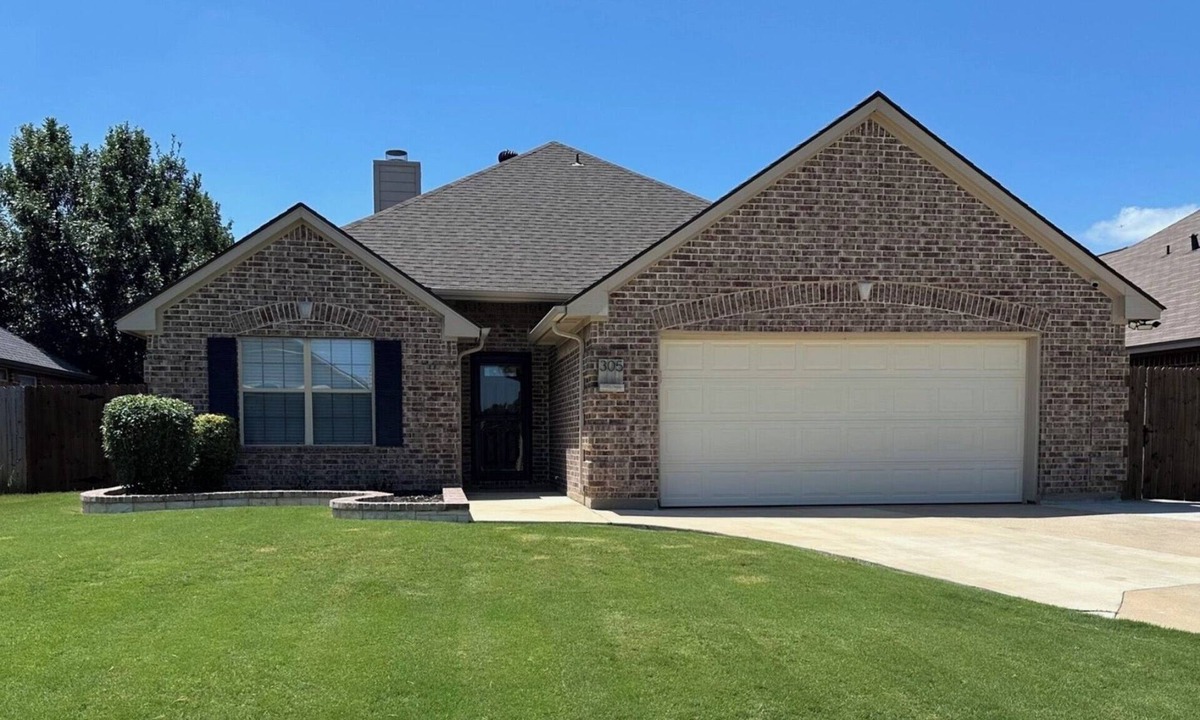 Aubrey House | Family-Friendly Beautiful Updated 4BR house close to Wedding Venues
