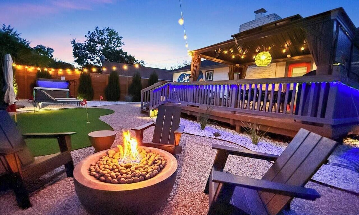 Greenslopes At Lake Creek House | Family Getaway w/Pizza Oven, Hot Tub, Mini Golf & BBQ Near Kalahari