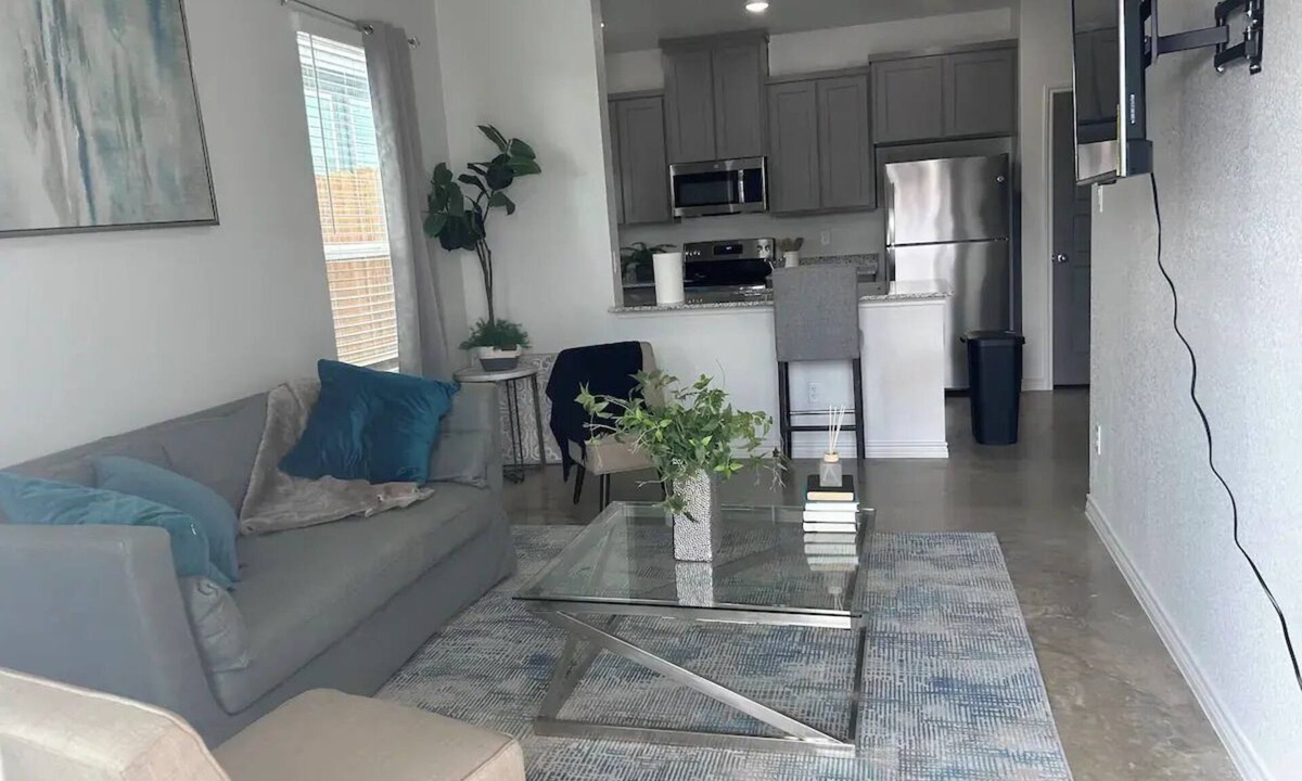 Heidenheimer House | Family Home Near Va Hospital
