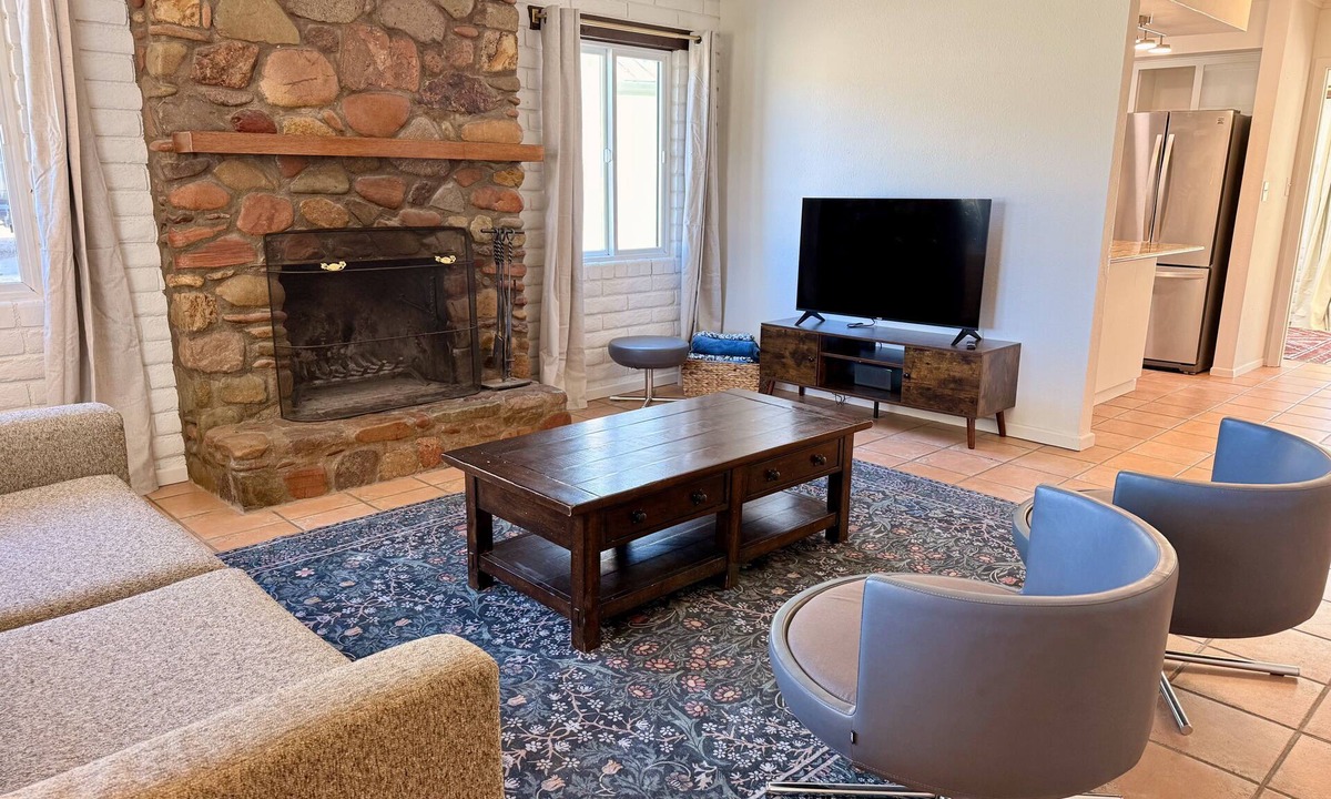 Patagonia House | Family & Pet friendly Patagonia home + Volleyball Court & Firepit