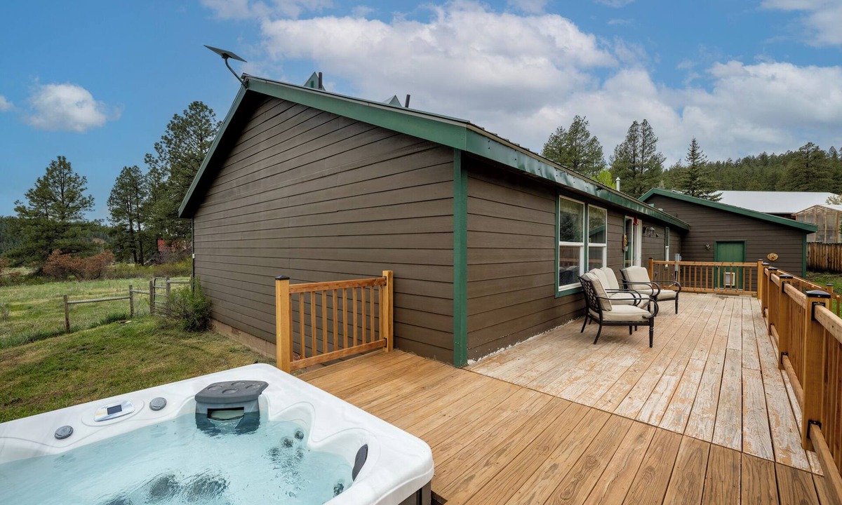 San Juan River Village House | Forest Getaway with Jacuzzi! 3 Bedroom Home