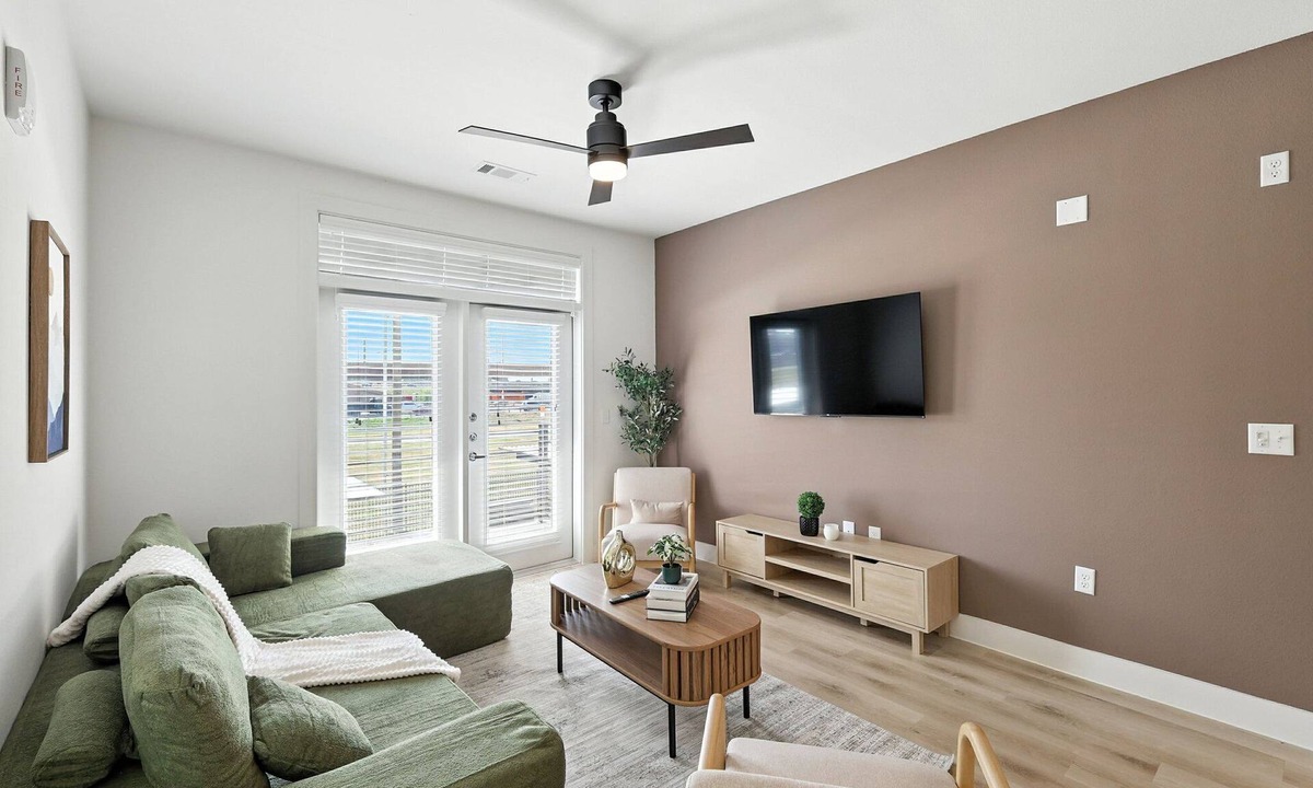 Fort Worth Condo | G95 Bright Condo W/Gym & Pool by Traveller's Comfort in Downtown Fort Worth