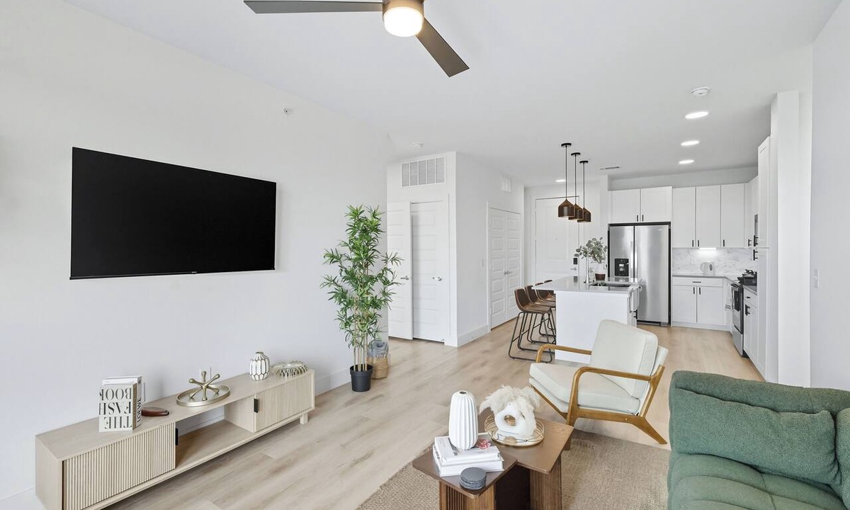 Fort Worth Condo | G99 Cozy 2B Condo w/Gym & Pool by Traveller's Comfort in Downtown Fort Worth