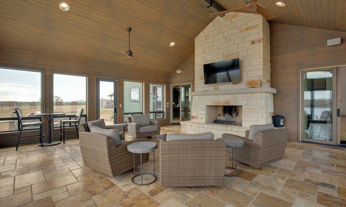 Elmo House | Game Room, Fireplaces, On-Site Lake! Kaufman Home